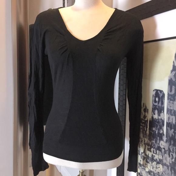 NWT Light weight V-neck black sweater size medium - Picture 4 of 12